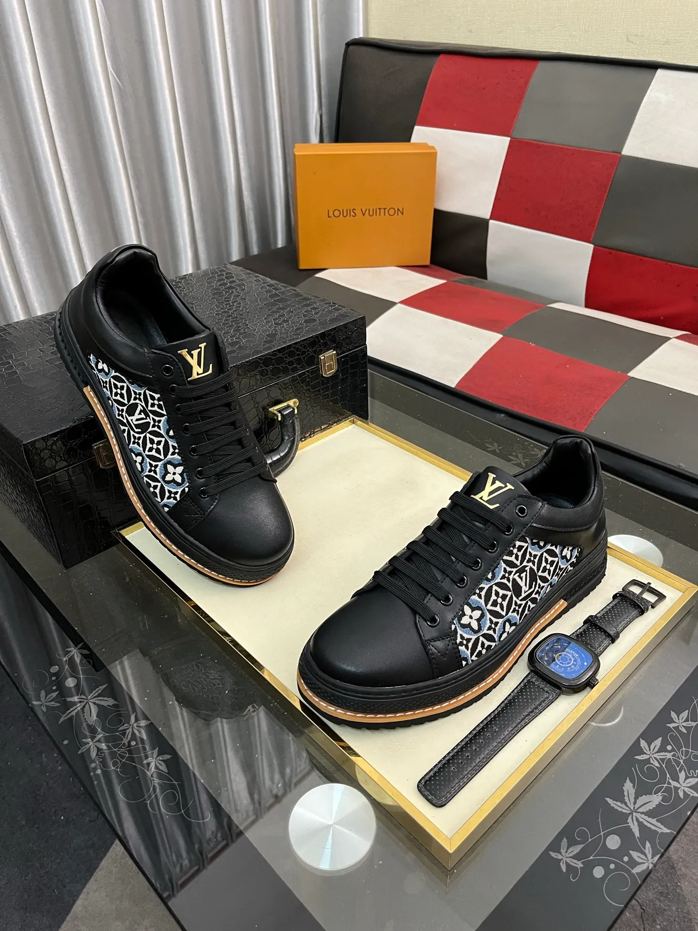 Men's shoes 💰420⌚️⌚️LV's new men's high-end casual sports shoes, using imported first-layer cowhide silk-screened brand lougou, original ultra-light TPU outsole, wear-resistant and comfortable, Monogram lougou embellished rubber outsole, breathable mesh lining, versatile classic style! Size: 38-442️⃣Colors available